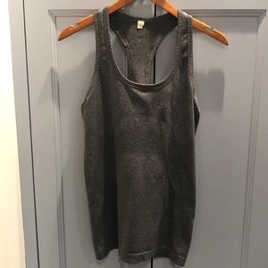 Great Lululemon Swifty Gray Tank!!  One Flaw—Sz 6